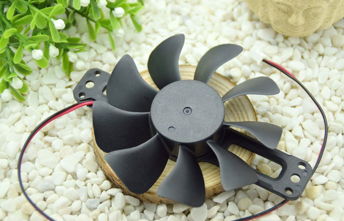 Is the speed of the DC fan adjustable?